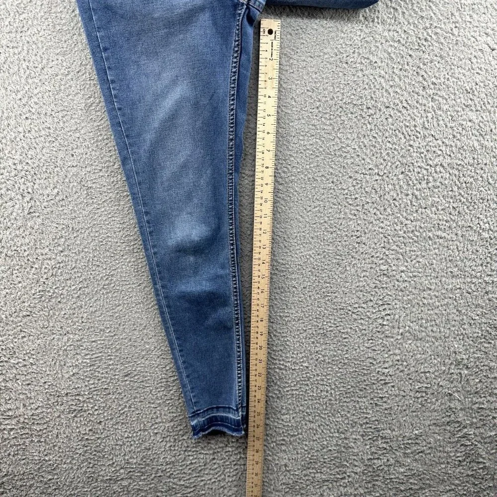 Denim Co Jeans Women's 8 Blue Light‎ Wash Denim Distressed Ankle Skinny Jeans